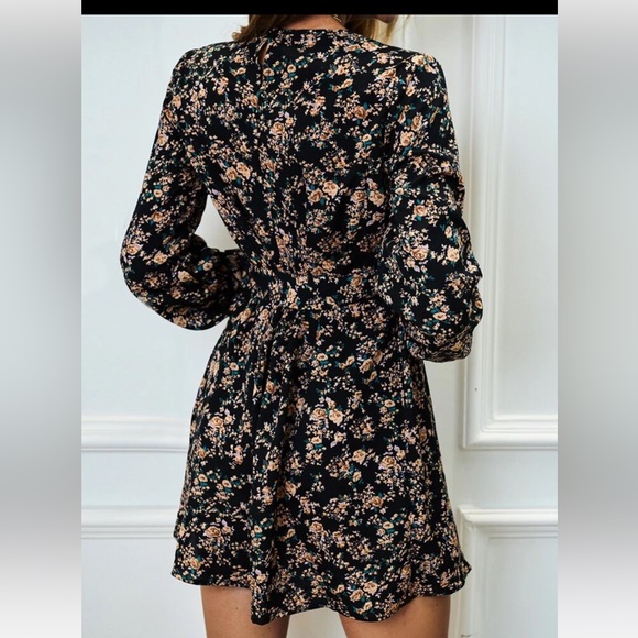 NWOT Floral Print Lantern Sleeve Belted Dress Size Medium 6 - Picture 6 of 6